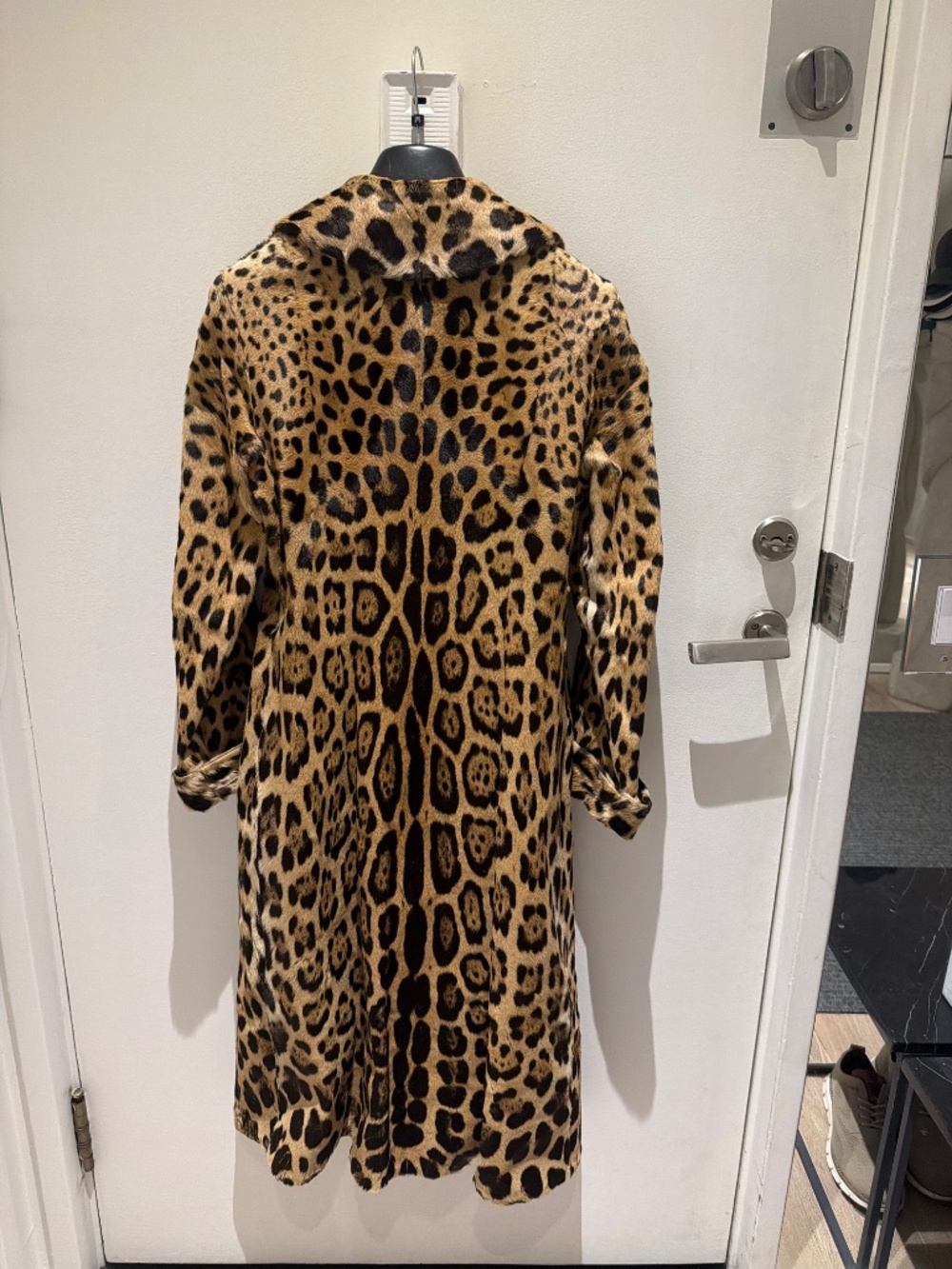 Fur coat in great condition - Picture 2 of 4